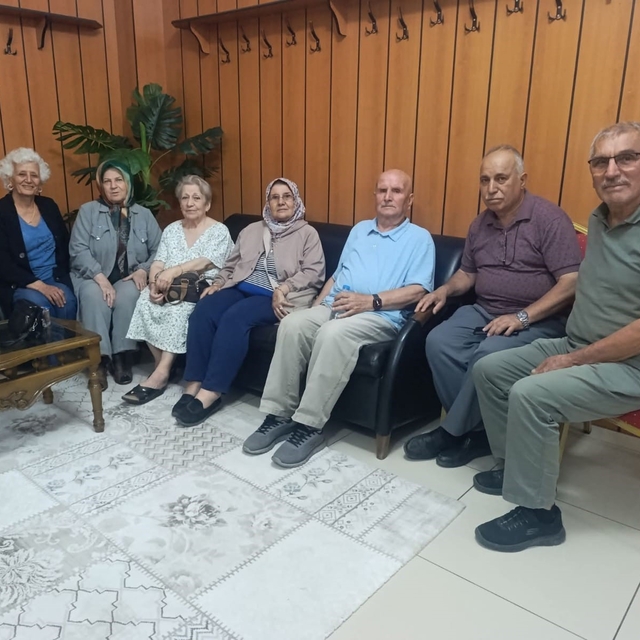 Emekli öğretmenler öğrencileriyle buluştu