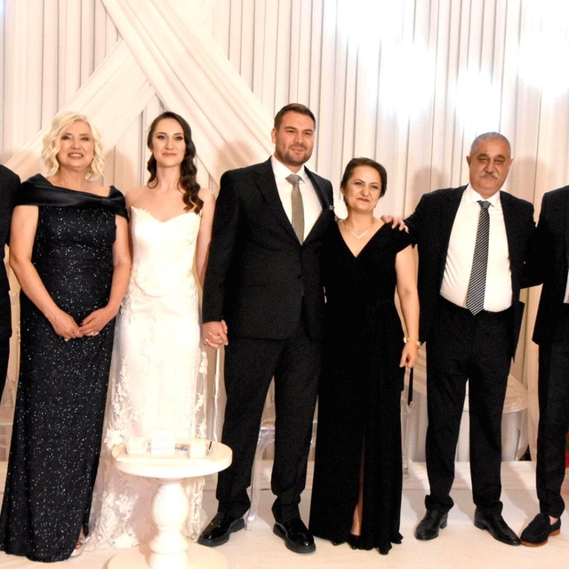 Özyapar ve Handır ailelerinin mutlu günü