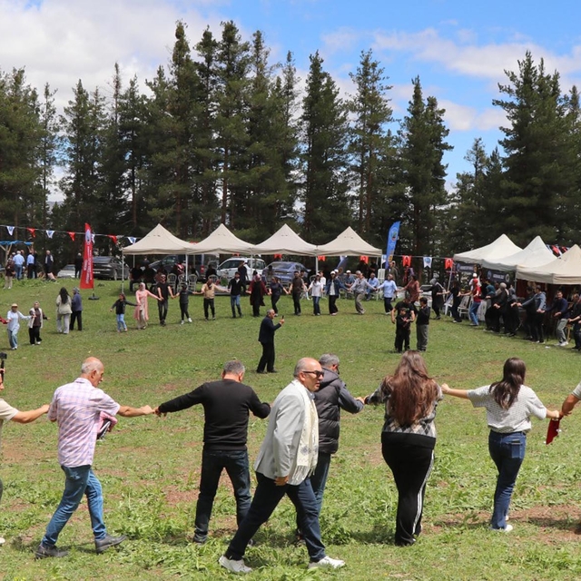 'Karnavas Dut Pekmezi Festivali renkli görüntülere sahne oldu
