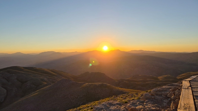 Nemrut Dağı'nda gün doğumu ve gün batımı yoğun ilgi görüyor