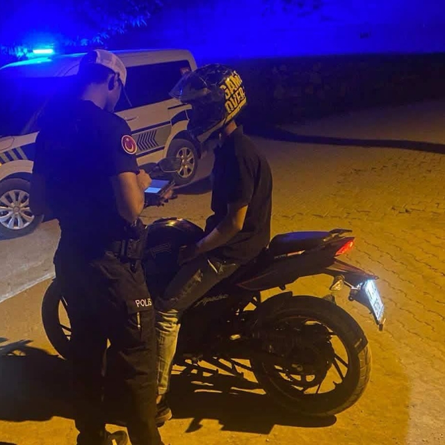 Sason'da motosiklet sürücülerine yönelik denetimler sürüyor