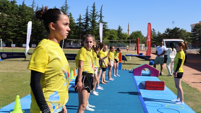 2 kişiyle başlayan jimnastik serüveni 250 sporcuya ulaştı
Olimpiyatlardan ilham alan arkadaşlar Kırşehir'de jimnastiğin gelişimine rol model oldu