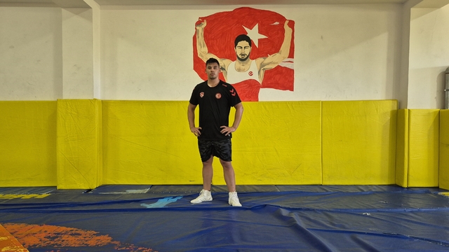 Sivaslı güreşçinin hedefi dünya zirvesi