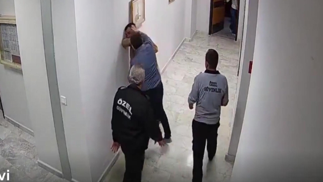 Personelini darbeden hastane müdürü açığa alındı