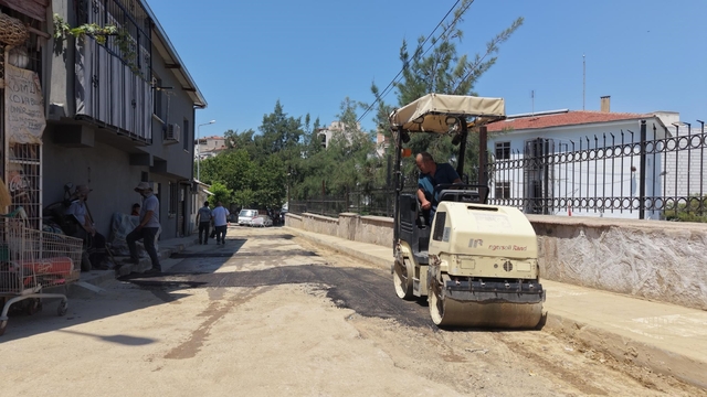 Şehzadeler'de altyapısı tamamlanan sokaklar asfaltlanıyor