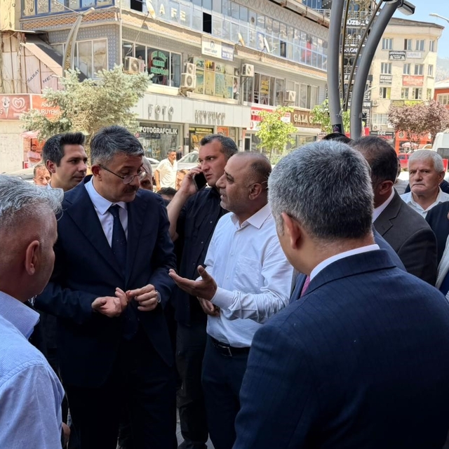 Bakan Yardımcısı Ali Çelik'e Hakkari'de sevgi seli