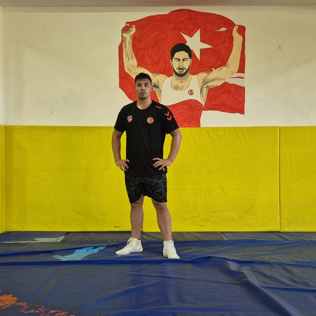 Sivaslı güreşçinin hedefi dünya zirvesi