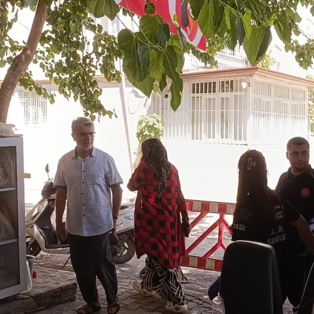 Altyapı çalışmaları sırasında kopan elektrik telleri evlerdeki cihazlara ha...
