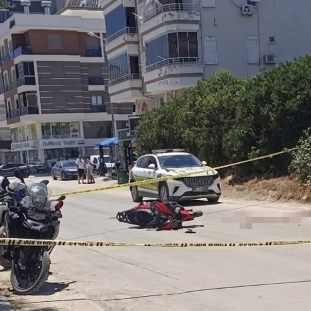 Antalya'da otomobil ile çarpışan motosikletin sürücüsü hayatını kaybetti