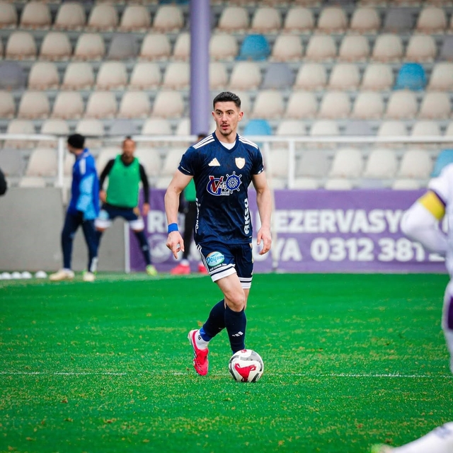 Erzurumspor FK'da iç transfer hareketliliği: Gerxhaliu ve Sefa Akgün ile yo...