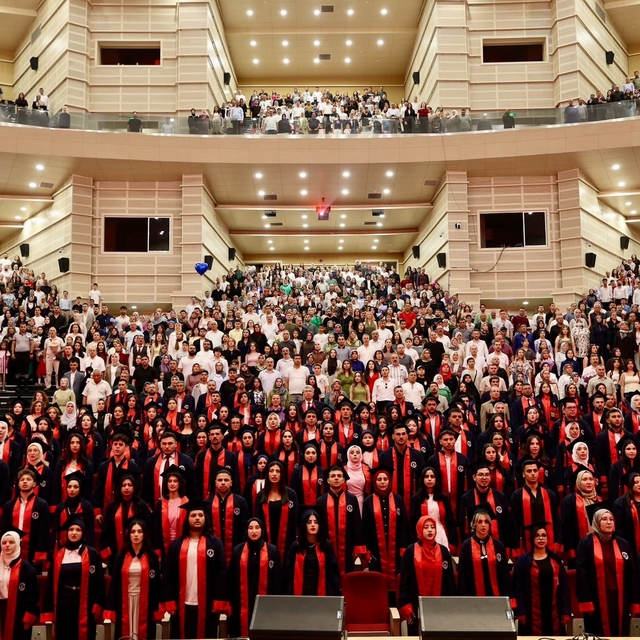 ERÜ Sağlık Hizmetleri Meslek Yüksekokulu yeni mezunlarını verdi