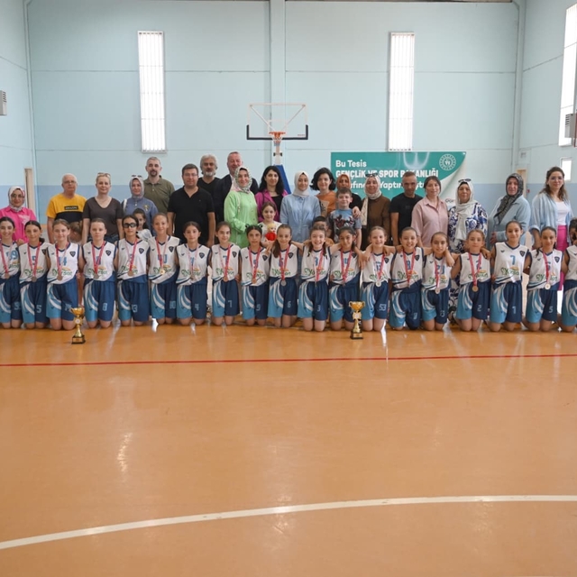 Karacabey Belediyespor'da kupa sevinci
Başkan Karabatı: "Altyapıya yaptığım...