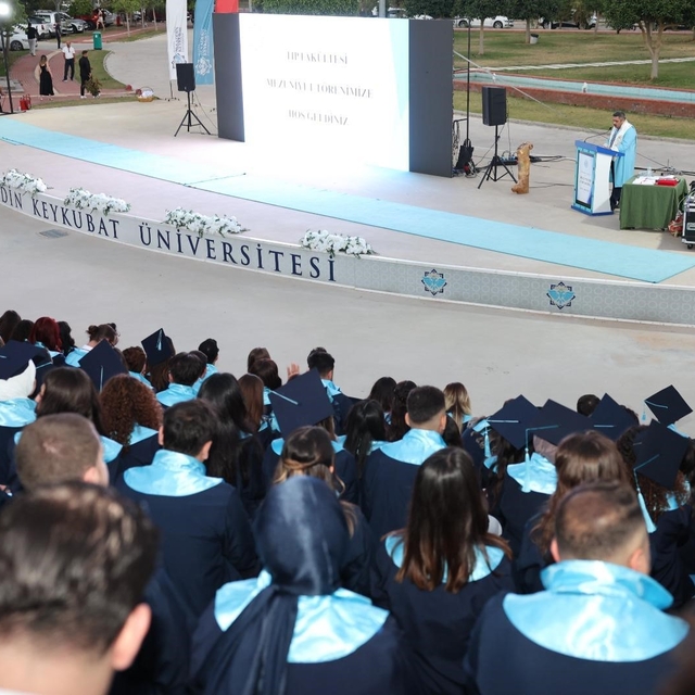 ALKÜ Tıp Fakültesi'nde 90 genç hekim mezun oldu