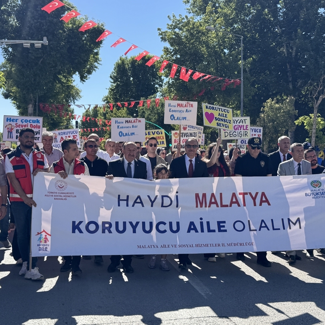 Malatya'da Koruyucu Aile Günü dolayısıyla kortej yürüyüşü yapıldı