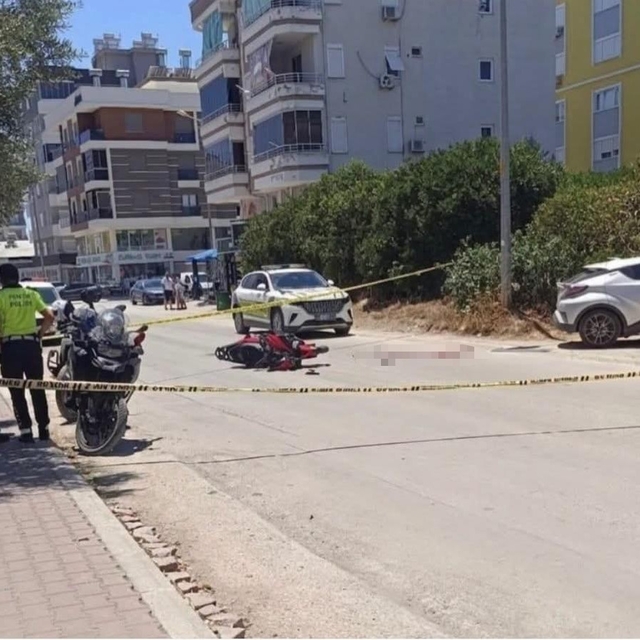 Otomobil ile çarpışan motosikletin genç sürücüsü hayatını kaybetti