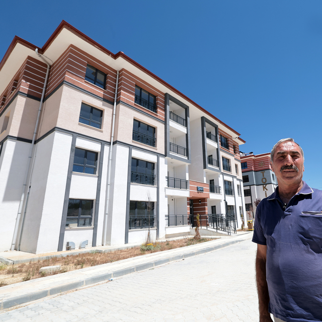 Malatya'da deprem konutlarının hak sahiplerine teslimine devam ediliyor
