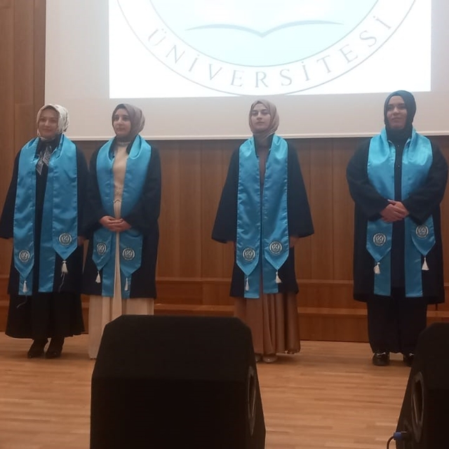 Tamamına yakınını kız öğrencilerin oluşturduğu fakültede mezuniyet coşkusu...