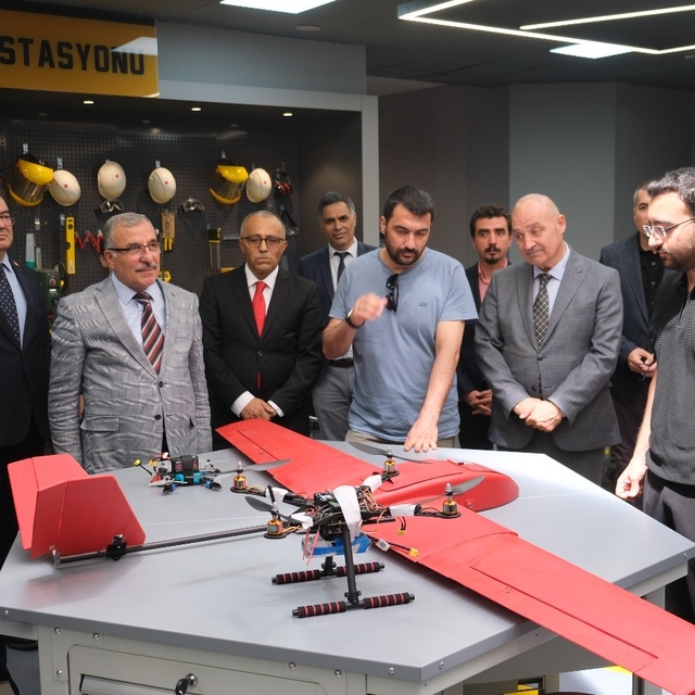 KMÜ'deki Milli Teknoloji Atölyesi'nde yerli teknolojiler geliştiriliyor
Val...