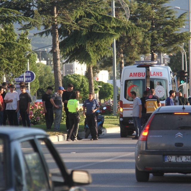 Kaza sonrasında dili boğazına kaçan çocuğu vatandaş kurtardı