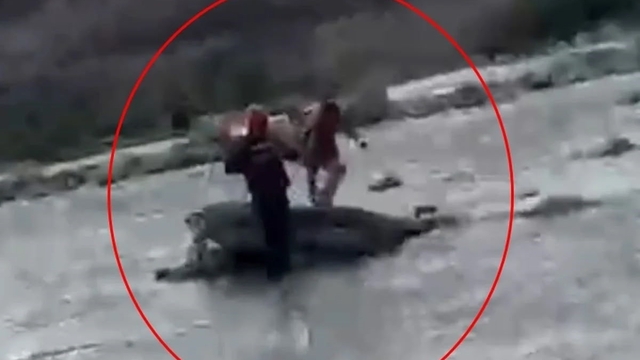 Kezer Çayı'nda mahsur kalan çocuğu AFAD kurtardı