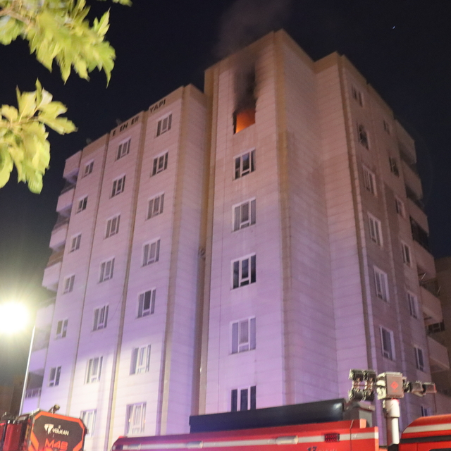 Şanlıurfa'da apartmanın 8. katında çıkan yangın söndürüldü