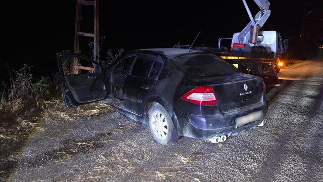 Elektrik direğine çarpan otomobilin alkollü sürücüsü ağır yaralandı