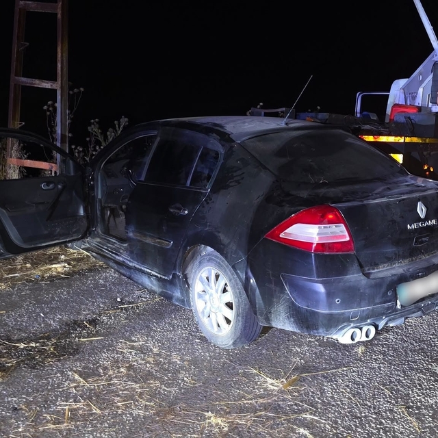 Elektrik direğine çarpan otomobilin alkollü sürücüsü ağır yaralandı