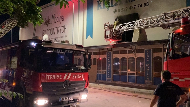 Mobilya fabrikasında korkutan yangın