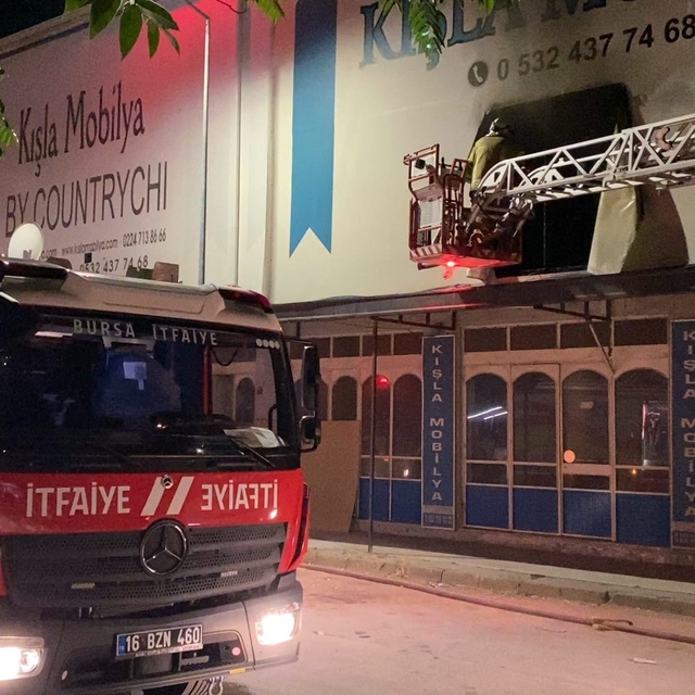 Mobilya fabrikasında korkutan yangın