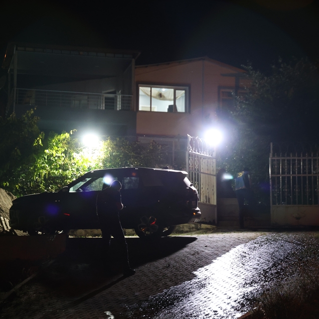 Husumetlilerinin olduğu eve kurşun yağdırdılar: 4 yaralı