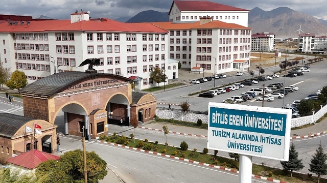 Bitlis Eren Üniversitesi Tıp Fakültesi ilk öğrencilerini alıyor
Başarılı adaylara karşılıksız 50 bin TL'ye varan burs
