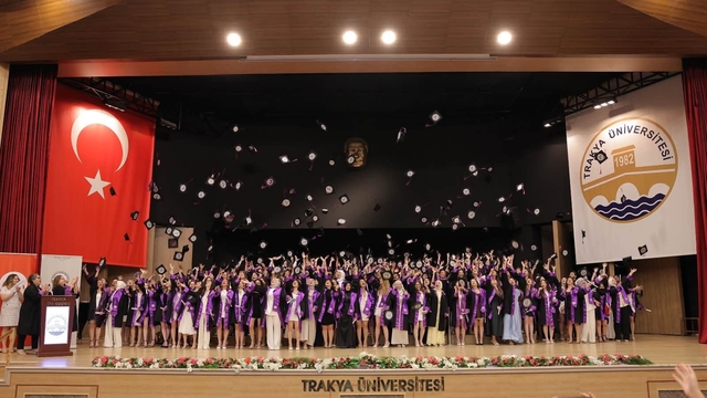 Trakya Üniversitesi Sağlık Bilimleri Fakültesinde mezuniyet töreni düzenlendi