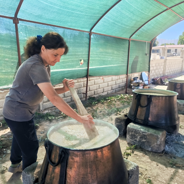 Malatya'da muharrem ayı dolayısıyla cemevinde aşure lokması ikram edildi