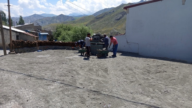 Kars'ta2 köy modern yollara kavuşuyor: Kilit parke çalışmaları başladı