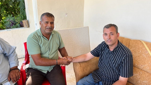 Tekerlekli sandalyesiyle otobüse binemeyen vatandaş, engelliler derneğine bağışta bulunması şartıyla şoförle barıştı