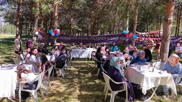Bayburt'ta Koruyucu aileler ve çocuklar piknikte buluştu
