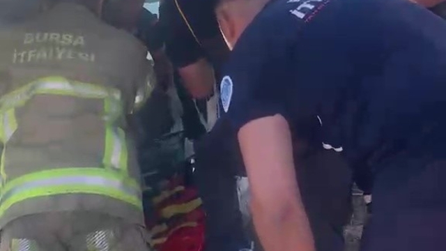 Gemlik'te işçi servisi ile otomobil çarpıştı: 15 yaralı