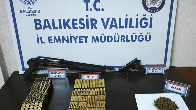 Erdek'te uyuşturucu ve silah operasyonu
Erdek'te 29 aranan şahıs yakalandı
