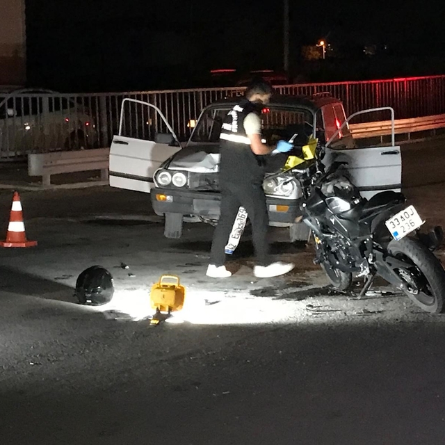 Otomobille çarpışan motosikletin sürücüsü ağır yaralandı