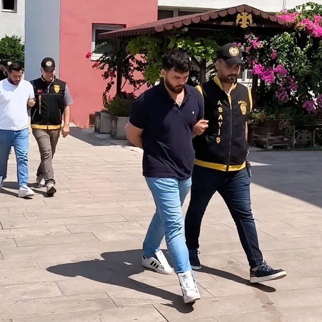 Adana'da dolandırıcılık operasyonunda yakalanan 4 zanlı tutuklandı
