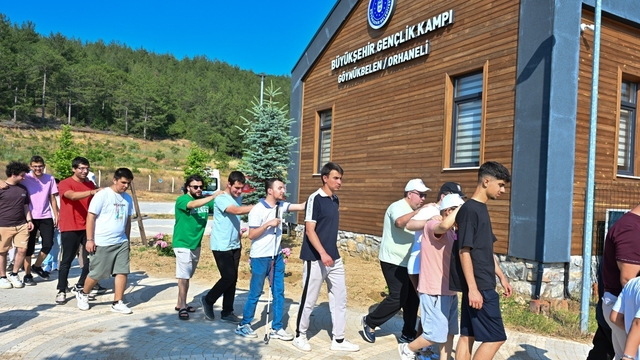Büyükşehir'in gençlik kampında engeller eğlenerek aşıldı