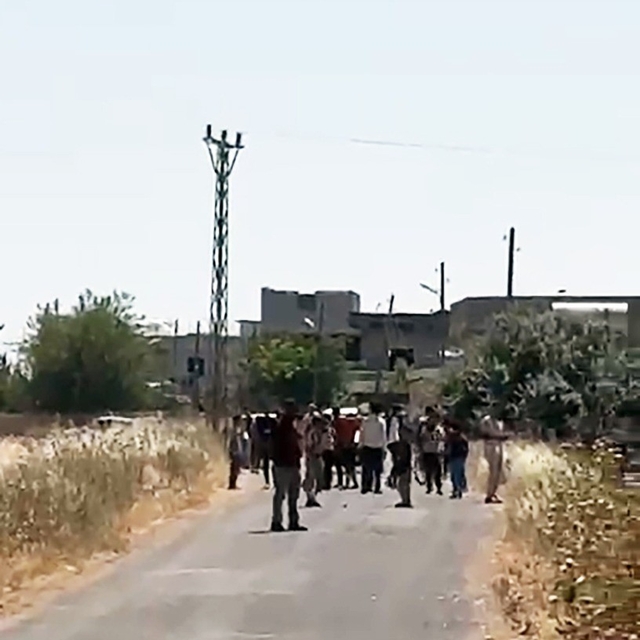 Şanlıurfa'da kaçak elektrik denetim ekibi taşlı saldırıya uğradı