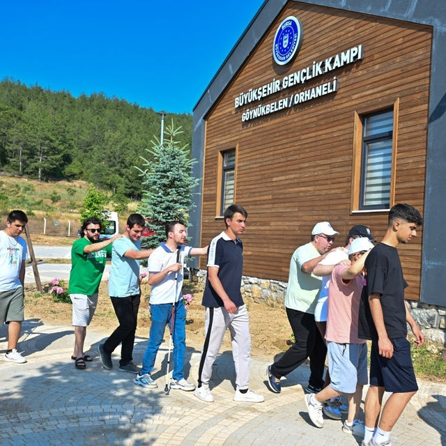 Büyükşehir'in gençlik kampında engeller eğlenerek aşıldı