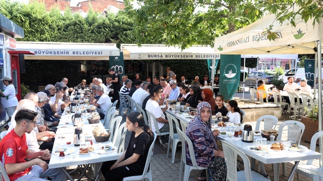 Başkan Aydın mahalle buluşmalarını Alemdar'da sürdürdü
Osmangazi'de mahalle buluşmalarıyla ortak akıl büyüyor