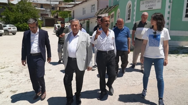 Darende'de Yenipınar Mahallesi'ne menfez, mahalle konağı ve yol yatırımı
