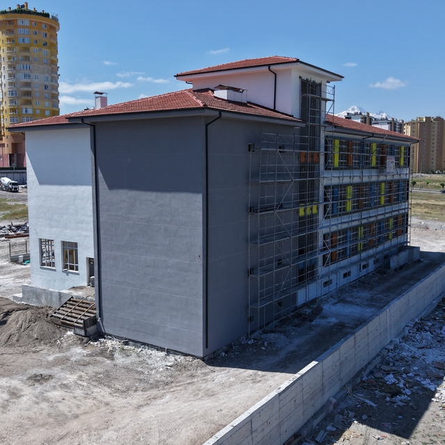 Büyükşehir Belediyesi ve hayırsever işbirliğinde inşa edilen okul projesind...