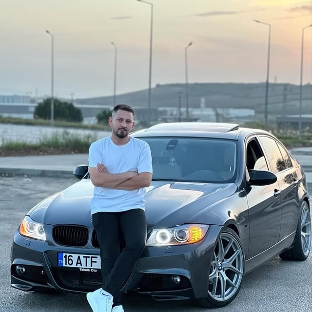 Kaza yapan sürücüye yardım ederken akıma kapılan Furkan, balayından döndüğü...