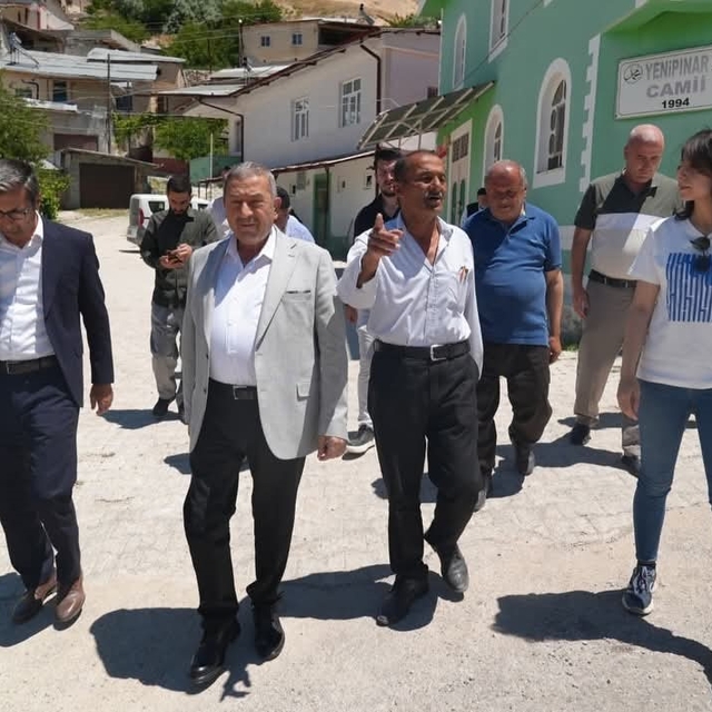 Darende'de Yenipınar Mahallesi'ne menfez, mahalle konağı ve yol yatırımı