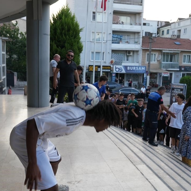 Yerli Camavinga Gürsu'da
Burası Brezilya değil, Gürsu!