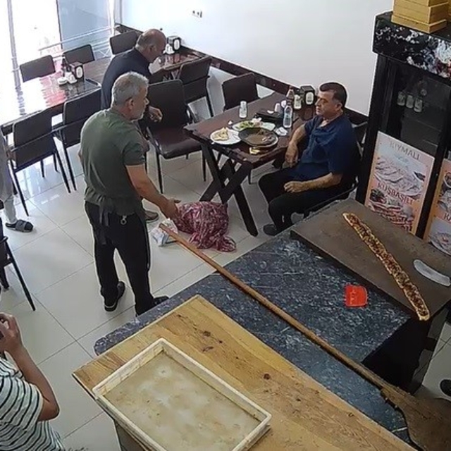 Konya'da lokanta sahibinin soğukkanlı müdahalesi boğulmayı önledi